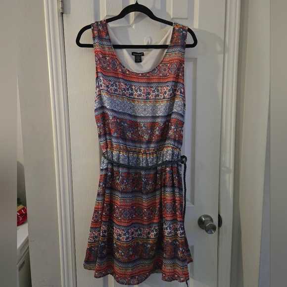 2x dress with belt - Picture 1 of 3